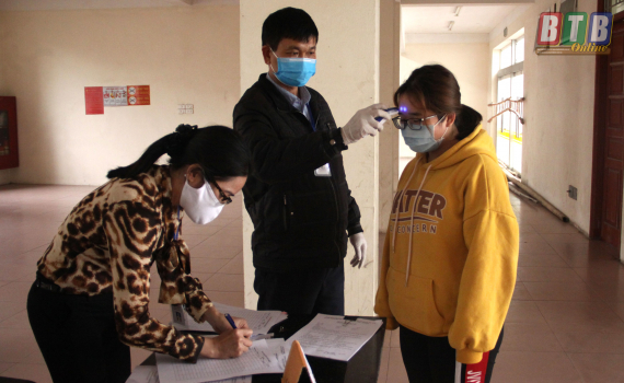 Ban Quản lý nhà ở sinh viên thành phố Thái Bình: Kiểm tra thân nhiệt tất cả những người ra, vào khu nhà ở sinh viên