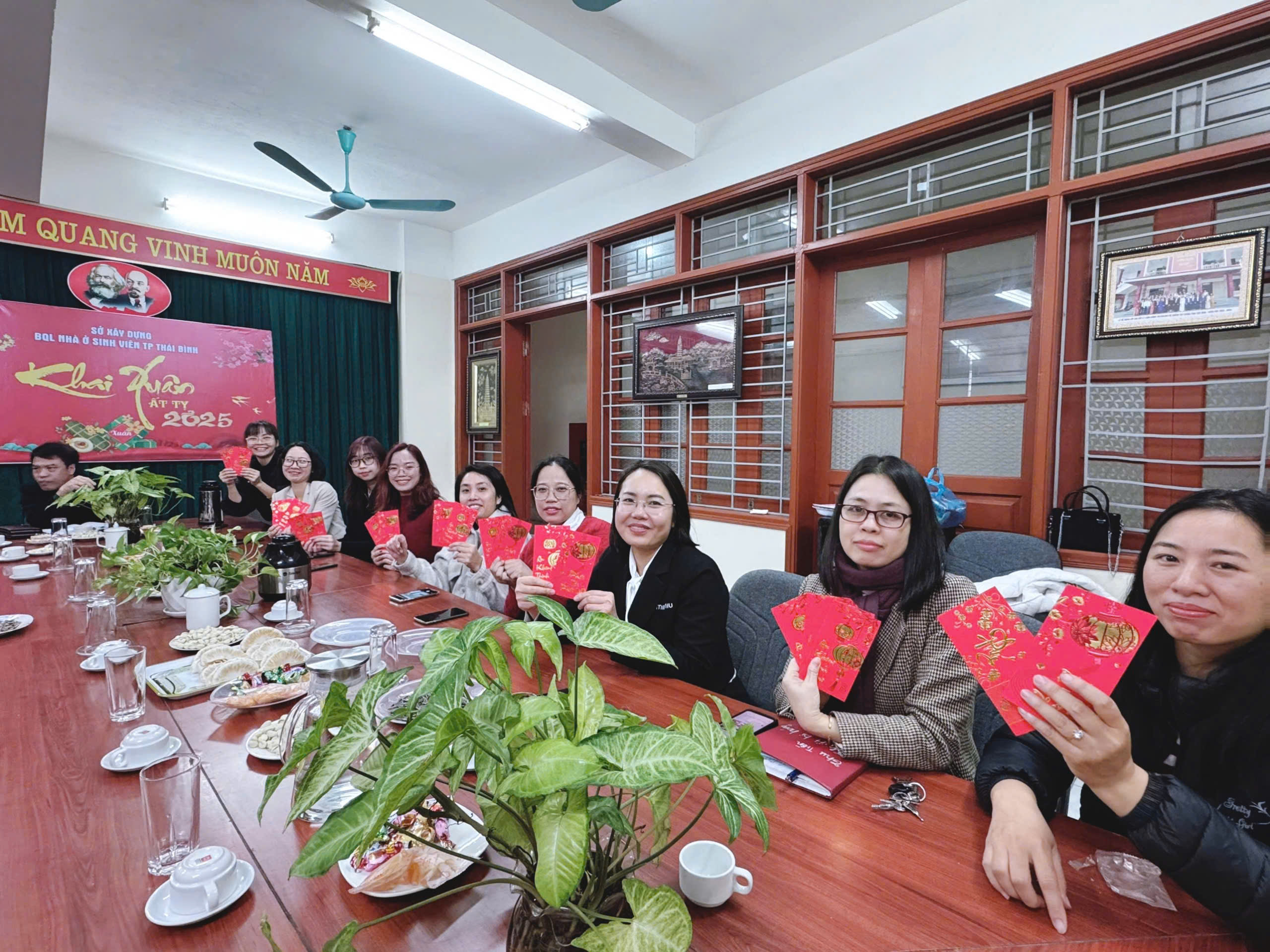 Rộn Ràng Không Khí Khai Xuân Ất Tỵ 2025 Tại Ban Quản Lý Nhà Ở Sinh Viên Tp Thái Bình