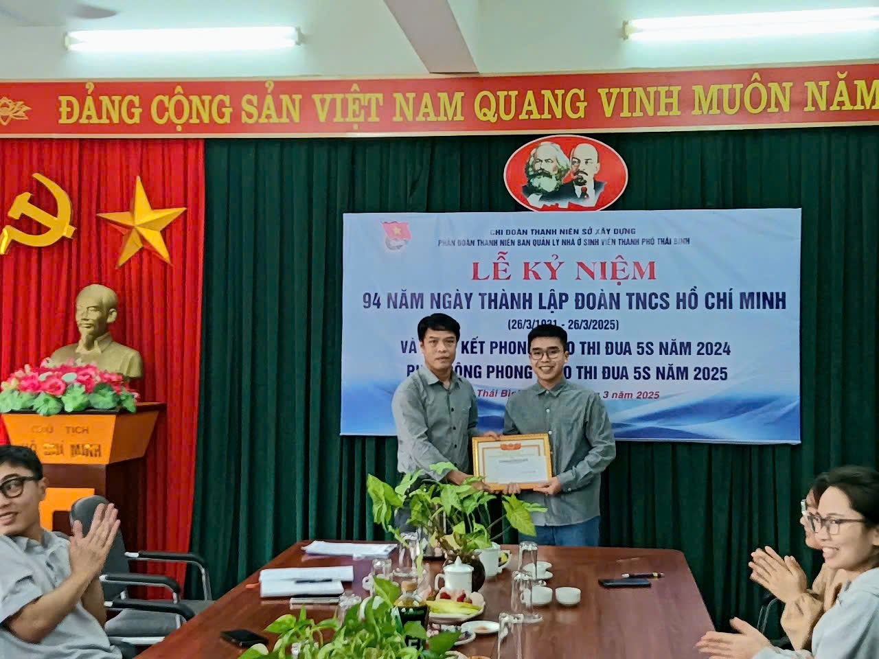 Tổ chức kỷ niệm 94 năm Ngày thành lập Đoàn TNCS Hồ Chí Minh (26/3/1931 – 26/3/2025) và tổng kết phong trào thi đua 5S năm 2024 tại Ban quản lý nhà ở sinh viên thành phố Thái Bình.